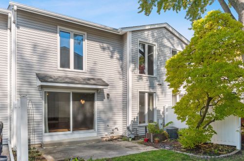 527 Winston Ln, Bannockburn IL  60015-3656 exterior