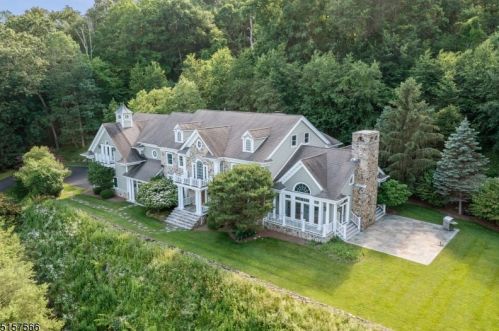 40 Water St, Lebanon, NJ 08833-4527