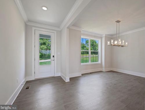 4516 Logmill Rd, Gainesville, VA 20155-1009