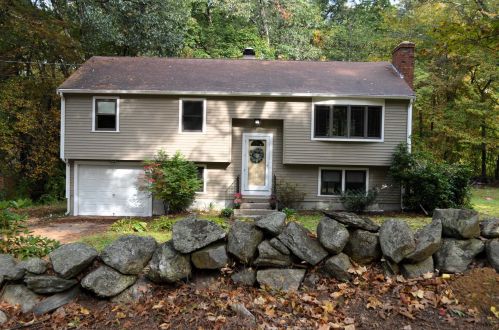 178 Island Pond Rd, Derry, NH 03038-5900