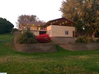 413 Green Pl, Kennewick, WA 99336-4622