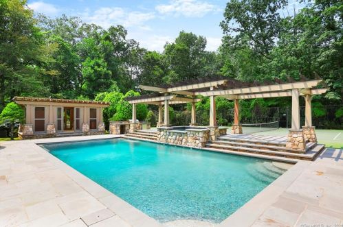 20 Gatefield Dr, Greenwich CT  06831-3350 exterior