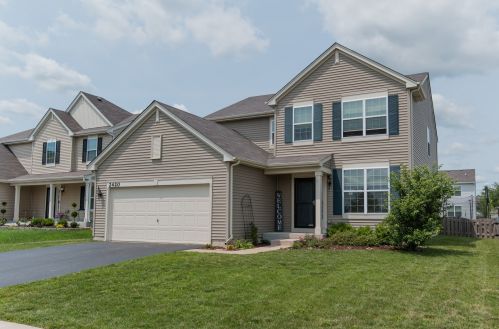 2420 Ross St, Pingree Grove, IL 60140-9046