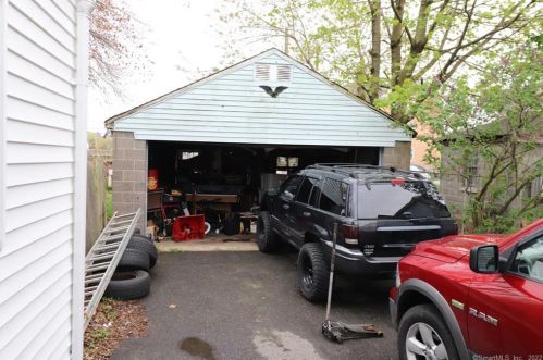 22 Lipton Pl, Torrington, CT 06790-6513