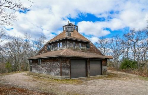 40 Old Coach Rd, Charlestown, RI 02813-3161