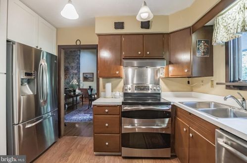 221 Elm Ave, Tavistock NJ 08033-2538 exterior