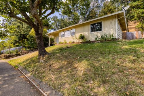 650 Mendocino Dr, Ukiah CA  95482-5606 exterior