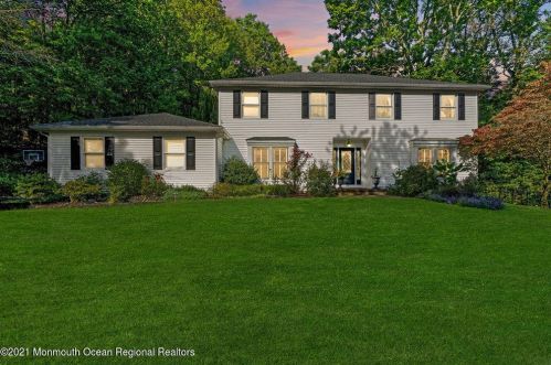 8 Constitution Dr, Leonardo, NJ 07737-1807