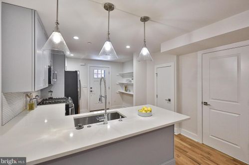 1022 8th St, Philadelphia, PA 19147-4720