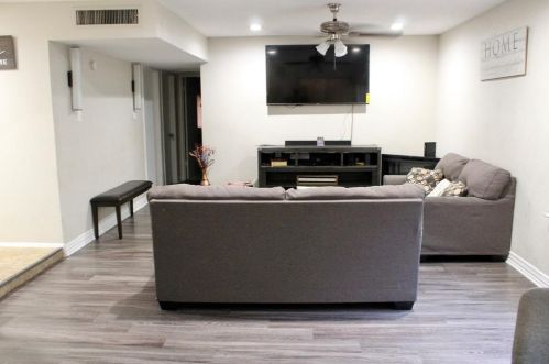 1813 Sherwood Ln, Carrollton TX 75006-4205 exterior