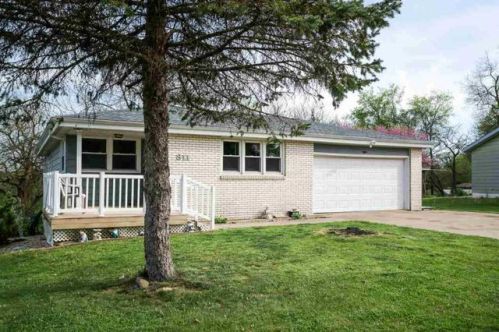 811 Whippoorwill Dr, Beverly Manor, IL 61571-3239