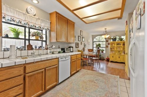 5008 Lent Ct, Elk Grove, CA 95758-5233