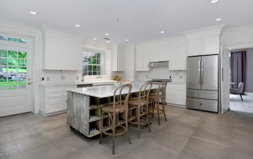 131 Old Mill Rd, Greenwich CT  06831-3015 exterior