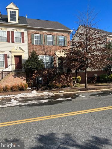 692 Belmont Bay Dr, Woodbridge VA  22191-5401 exterior