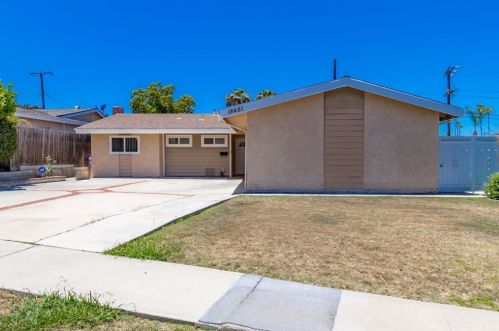 18451 Delaware St, Huntington Beach, CA 92648-1415