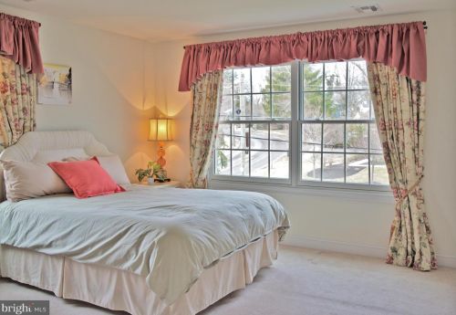 87 Leavitt Ln, Princeton NJ  08540-3921 exterior