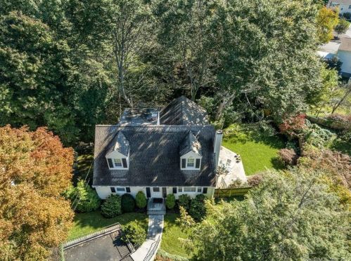10 Lantern Ln, Greenwich, CT 06831-4124