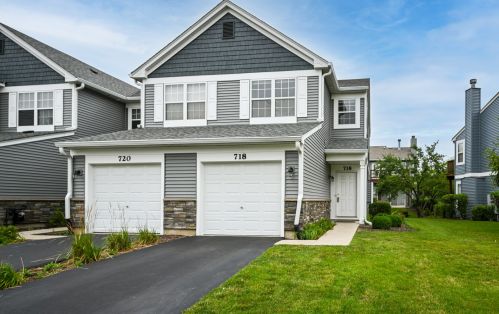 718 Woodewind Dr, Naperville, IL 60563-3972