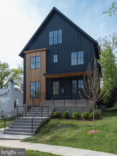 2609 3rd St, Arlington, VA 22201-1215