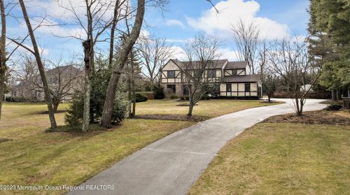 19 Murray Ct, Lincroft, NJ 07738-1351