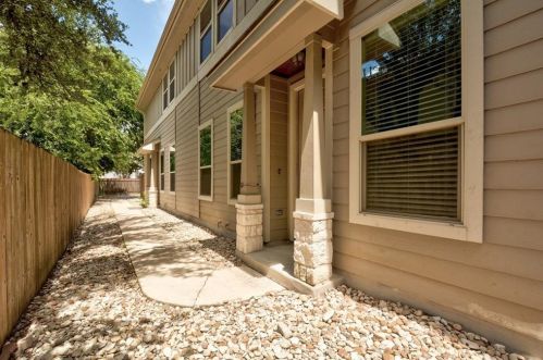 5701 Cougar Dr, Austin TX  78745-4211 exterior