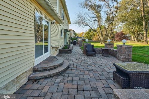 16 Ronit Dr, Trenton NJ 08628-2225 exterior