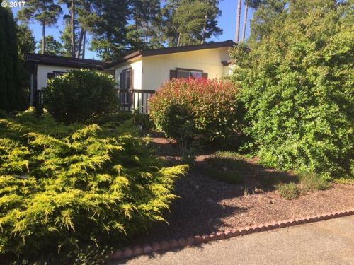 122 Pine Tree Loop, Florence OR  97439-8213 exterior
