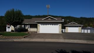 208 Eagle Ct, Sutherlin, OR 97479-9028