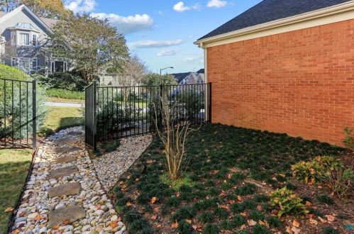 205 Embassy Ct, Atlanta GA  30328-4854 exterior