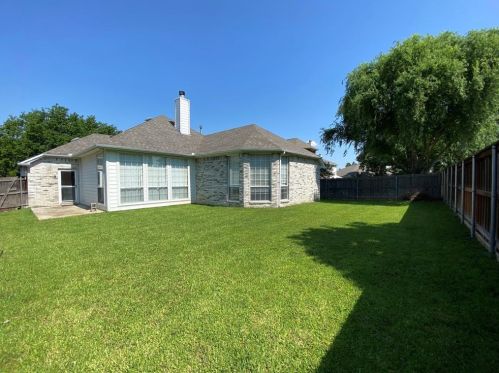 7312 Summit View Ln, Garland TX  75048-2629 exterior