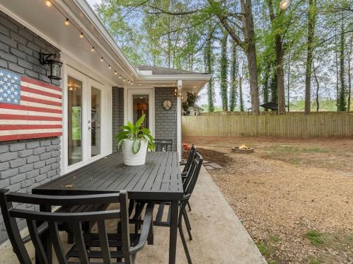 2140 Medfield Trl, Atlanta GA  30345-3010 exterior