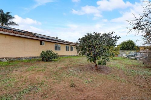 145 El Valle Opulento, Vista CA 92083-7708 exterior