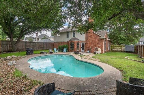 3305 Jones Ct, Bedford, TX 76021-2958