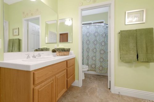 7470 Chateau Rdg Ln, Riverside CA  92506-7542 exterior