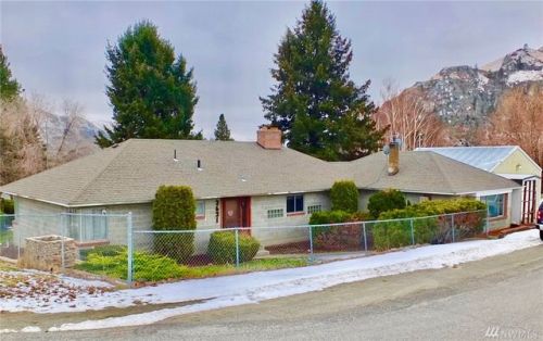 2621 2nd St, Entiat, WA 98822-9711