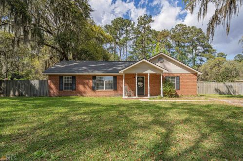 1008 Lake Dr, Midway, GA 31320-6902