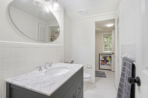 4142 Haverhill Dr, Atlanta GA  30342-3818 exterior
