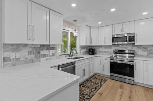 8 Woodsia Rd, South Kingstown, RI 02874-2361