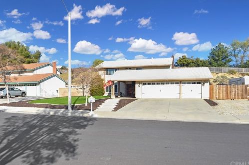6266 Promontory Ln, Riverside, CA 92506-3728