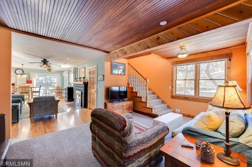 92 Dahlia St, Saint Paul, MN 55115-1609