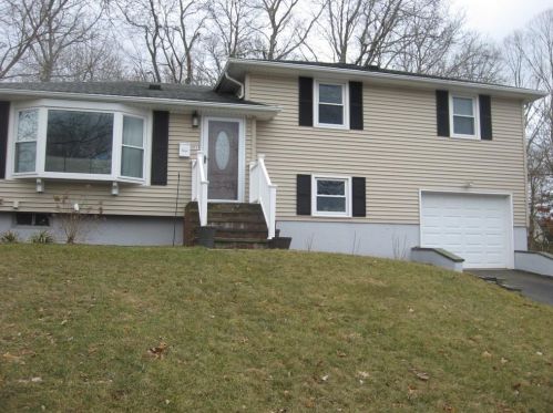 40 Riverdale Rd, Westerly, RI 02891-2824