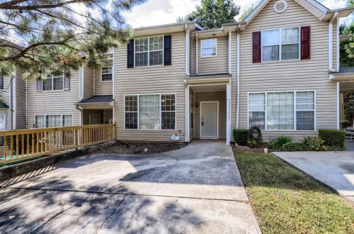 6673 Sunset Hills Blvd, Rex, GA 30273-2240