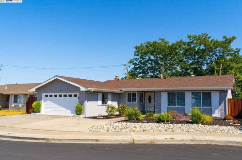 8474 Wicklow Ln, Pleasanton, CA 94568-1154