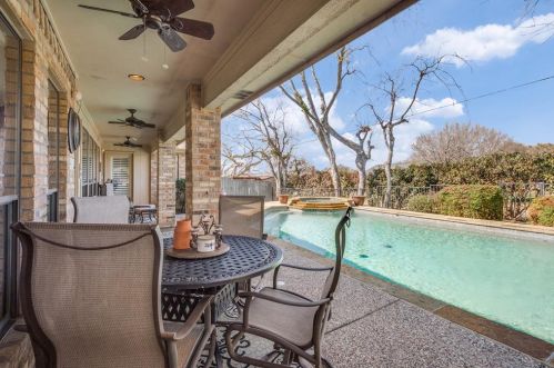 2321 Highland Hts Ln, Carrollton TX 75007-2033 exterior