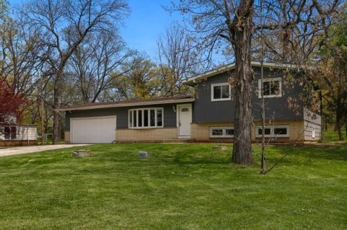 37053 Shirley Dr, Gurnee, IL 60031-3509