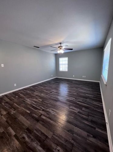 218 Bridge St, Granbury, TX 76048-2229