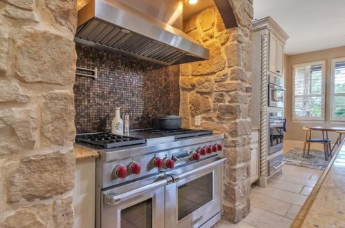 11401 Eagles Gln Dr, Austin TX  78732-2088 exterior
