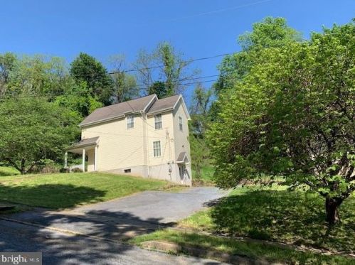595 Stikle St, Harrisburg, PA 17113-2003