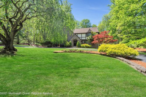 9 Crowfield Ln, Holmdel Village, NJ 07733-1745