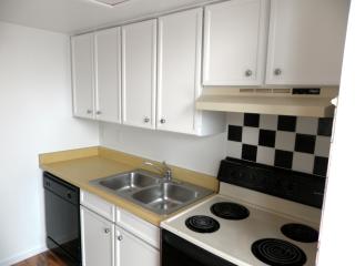 3353 Monaco Pkwy, Denver CO  80222-2205 exterior